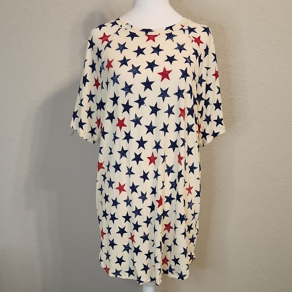 Lularoe Axel Red And Blue Star Patterned Cream T-Shirt NWT Large Unisex